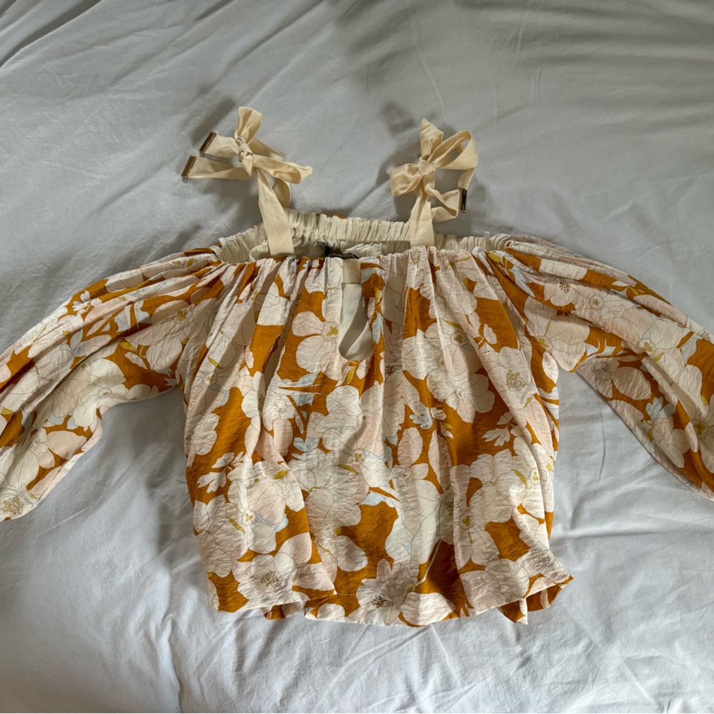 Floral Off-the-shoulder MON RENN Top - Picture 12 of 12